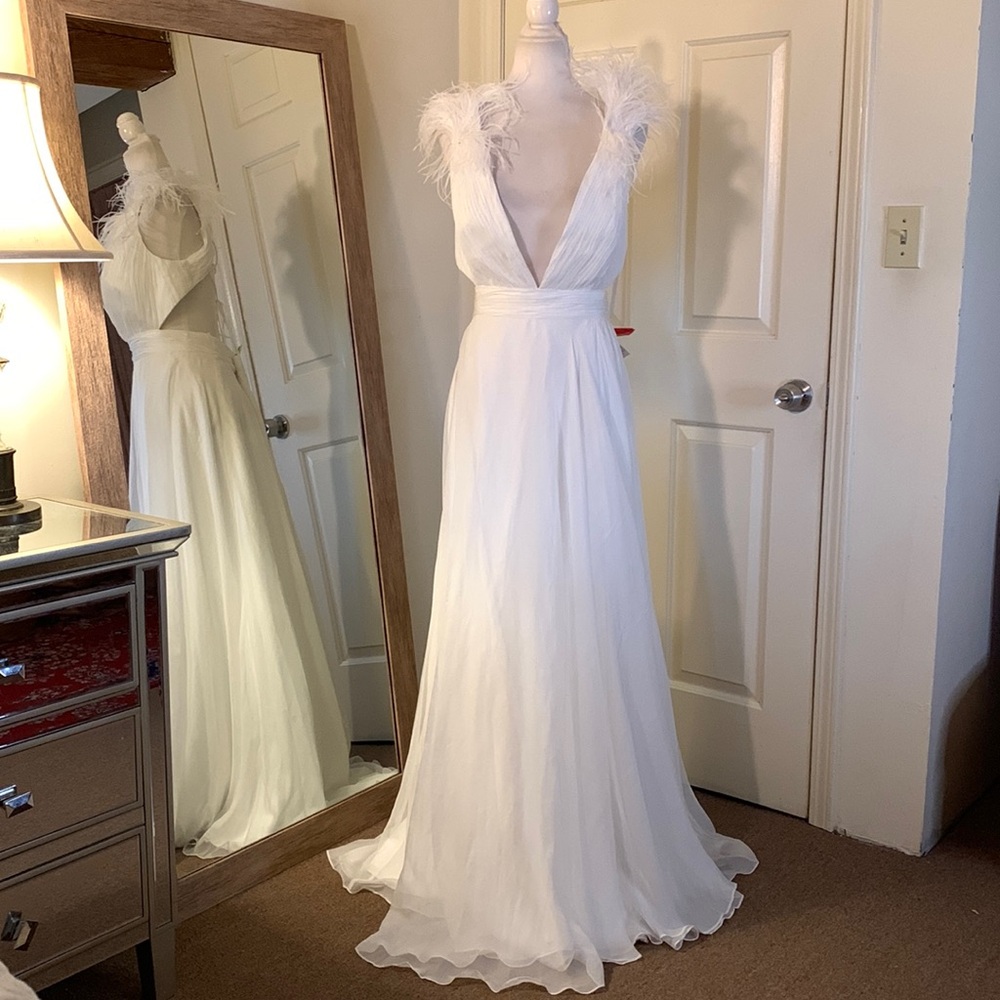 MAC DUGGAL
Plunge Ostrich Feather A Line Gown - Picture 4 of 16